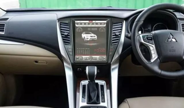 Head unit 'Tesla style' Pajero Sport