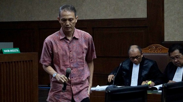 Terdakwa Wisnu Kuncoro menjalani sidang dakwaan di Pengadilan Tindak Pidana Korupsi (Tipikor) Jakarta, Rabu (14/8). Foto: Fanny Kusumawardhani/kumparan