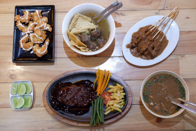 Aneka ragam menu vegetarian yang menyerupai menu-menu berbahan dasar daging. (Foto: dok. MakassarLapar).