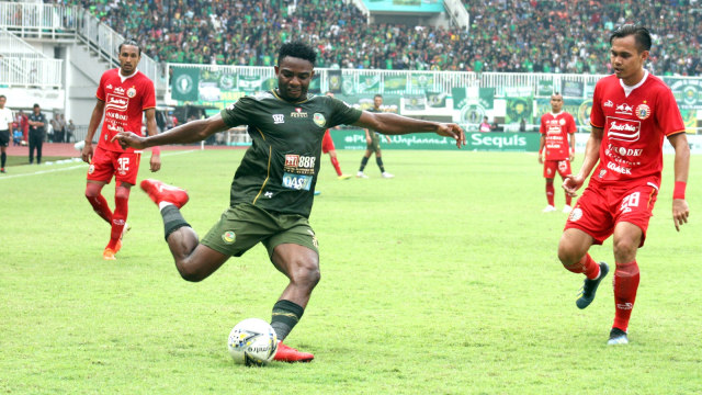 Osas Saha beraksi di Liga 1 dalam pertandingan melawan Persija. Foto: ANTARA/Yulius Satria Wijaya