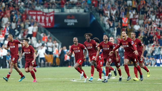 Liverpool merayakan kemenangan adu penalti di Piala Super Eropa. Foto: Murad Sezer/Reuters