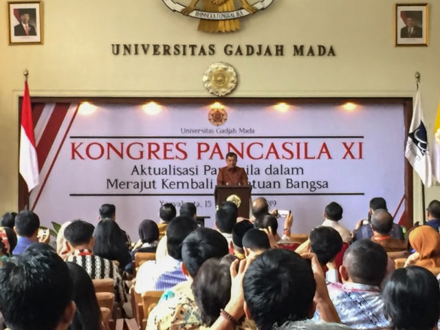 Wakil Presiden Jusuf Kalla menjadi pembicara dalam Kongres Pancasila ke XI ‘Aktualisasi  Pancasila dalam Merajut Kembali Persatuan Bangsa’ di Universitas Gadjah Mada  Yogyakarta, Kamis (15/8). Foto: Arfiansyah Panji Purnandaru/kumparan