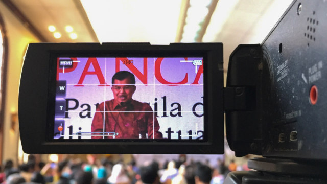 Wakil Presiden Jusuf Kalla menjadi pembicara dalam Kongres Pancasila ke XI ‘Aktualisasi  Pancasila dalam Merajut Kembali Persatuan Bangsa’ di Universitas Gadjah Mada  Yogyakarta, Kamis (15/8). Foto: Arfiansyah Panji Purnandaru/kumparan