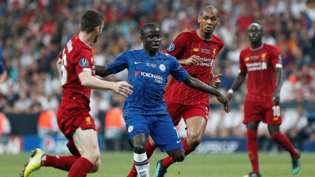 N'Golo Kante di laga Chelsea melawan Liverpool. Foto: REUTERS/Kemal Aslan