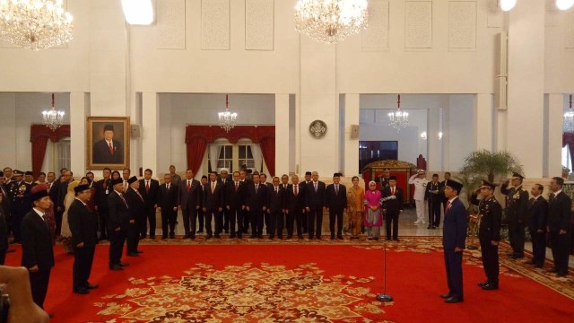 Presiden Joko Widodo anugerahkan penghargaan bintang Mahaputera, Jasa hingga Budaya ke sejumlah tokoh di Istana Negara. Foto: Fahrian Saleh/kumparan