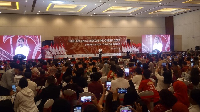 Presiden Jokowi Hadiri Peresmian Hari Belanja Diskon Indonesia dan Parade Merk Lokal Indonesia di Senayan City. Foto: Fahrian Saleh/kumparan