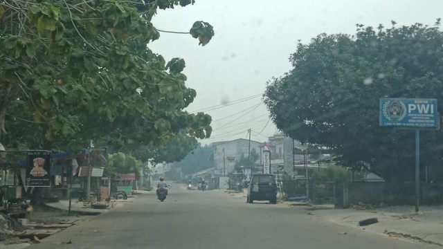 KABUT asap masih menyelimuti Kota Pangkalan Kerinci dengan segala suasana, Senin 14 Agustus 2019. 
