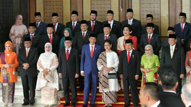 Presiden Joko Widodo dan Wakil Presiden Jusuf Kalla dan sejumlah tokoh politik saat tiba di sidang Tahunan MPR. Foto: Helmi Afandi/kumparan