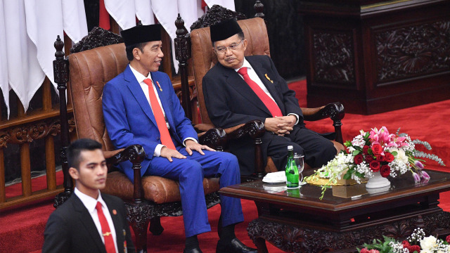 Presiden Joko Widodo (kiri) bersama Wakil Presiden Jusuf Kalla menghadiri Sidang Tahunan MPR di Kompleks Parlemen Foto: ANTARA FOTO/Sigid Kurniawan