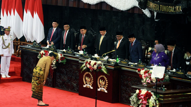 Presiden Joko Widodo dengan baju adat suku Sasak NTB menghadiri Sidang Bersama DPD-DPR di Gedung Nusantara, Senayan, Jakarta (16/8). Foto: Helmi Afandi Abdullah/kumparan