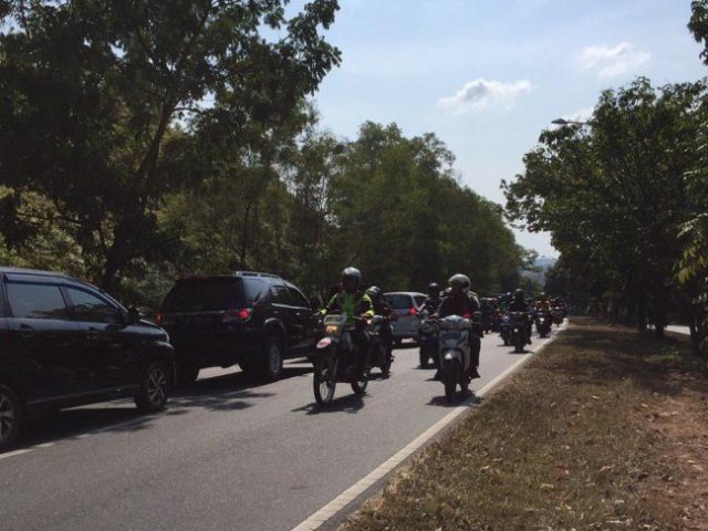 Kondisi lalu-lintas di Jalan Gajah Mada, TIban saat polisi melakukan olah TKP kecelakaan. (Foto: Margaretha/Batamnews)