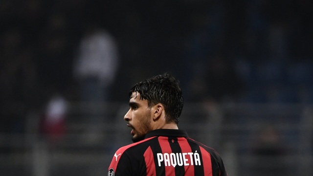 Lucas Paqueta ingin Milan menargetkan gelar juara. Foto: AFP/Marco Bertorello