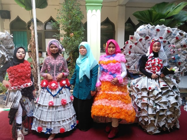 Gambar Rumah Adat di Indonesia Gambar Baju  Fashion Show 