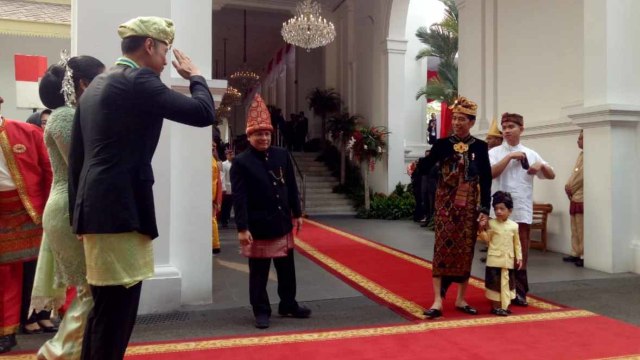 Jan Ethes Bersama Presiden Joko Widodo dan Gibran Saat Bertemu dengan Agus Harimurti Yudhoyono di Istana Merdeka. Foto: Fahrian Saleh/kumparan