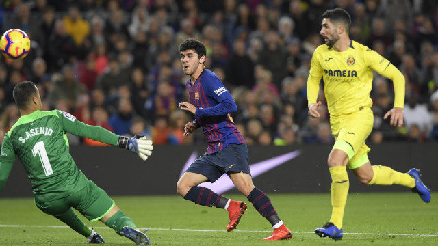 Carles Alena mencetak gol Barcelona ke gawang Villarreal. (Foto: Lluis Gene/AFP)