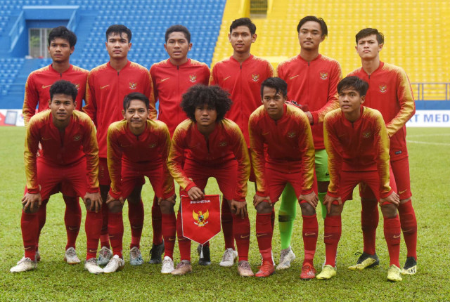 Pemain Timnas Indonesia U-19 saat vertanding melawan Timnas Malaysia pada semifinal Piala AFF U-18 di Stadion Go Dau di Provinsi Binh Duong, Vietnam. Foto: ANTARA FOTO/Yusran Uccang