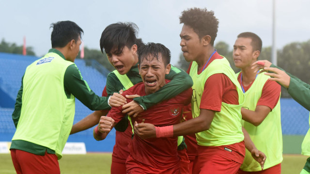 Selebrasi pemain Timnas Indonesia U-19 usai mencetak gol ke gawang Timnas Malaysia saat bertanding pada semifinal Piala AFF U-18 di Stadion Go Dau di Provinsi Binh Duong, Vietnam. Foto: ANTARA FOTO/Yusran Uccang