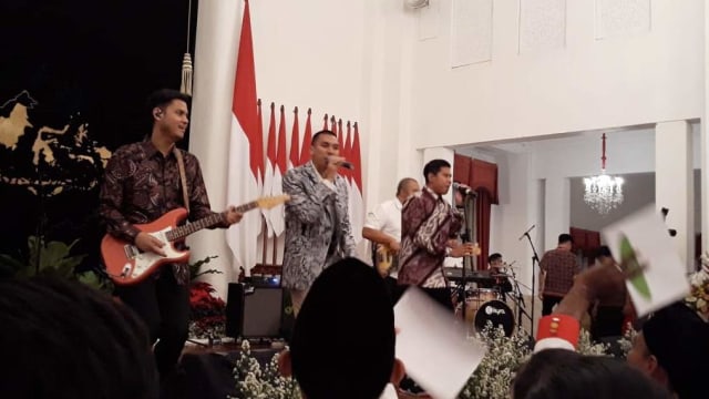 'Ran' hibur anggota Paskibraka dan Gita Bahana Nusantara di Istana Negara. Foto: Fahrian Saleh/kumparan