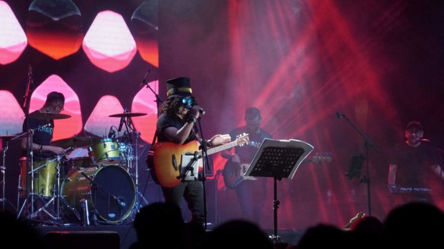 Saat Joe P-Project Tirukan Gaya 'Slash' di Festival Mesin Waktu (38692)