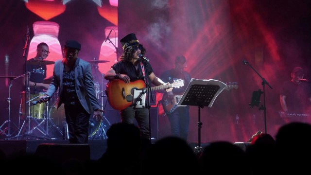 Saat Joe P-Project Tirukan Gaya 'Slash' di Festival Mesin Waktu (38690)