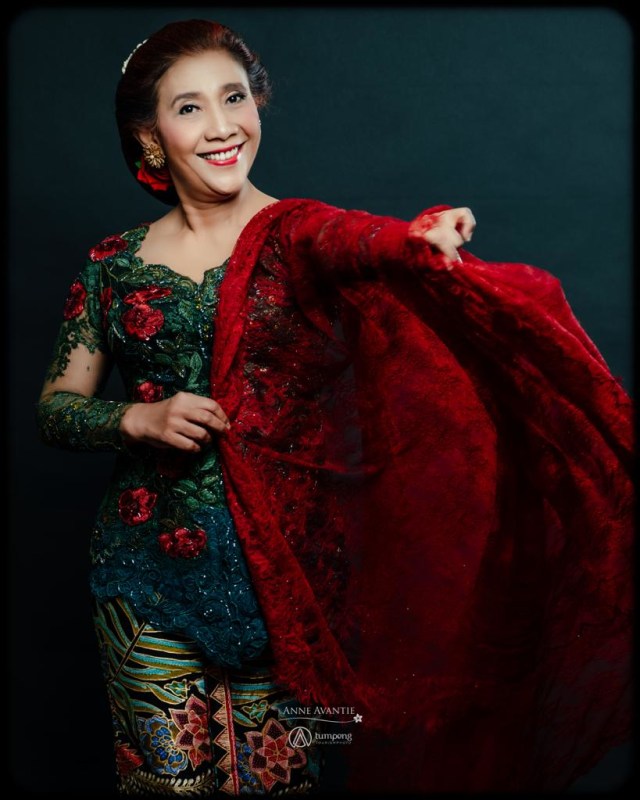 Busana Menteri Kelautan dan Perikanan Susi Pudjiastuti