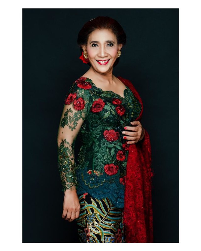 Busana Menteri Kelautan dan Perikanan Susi Pudjiastuti