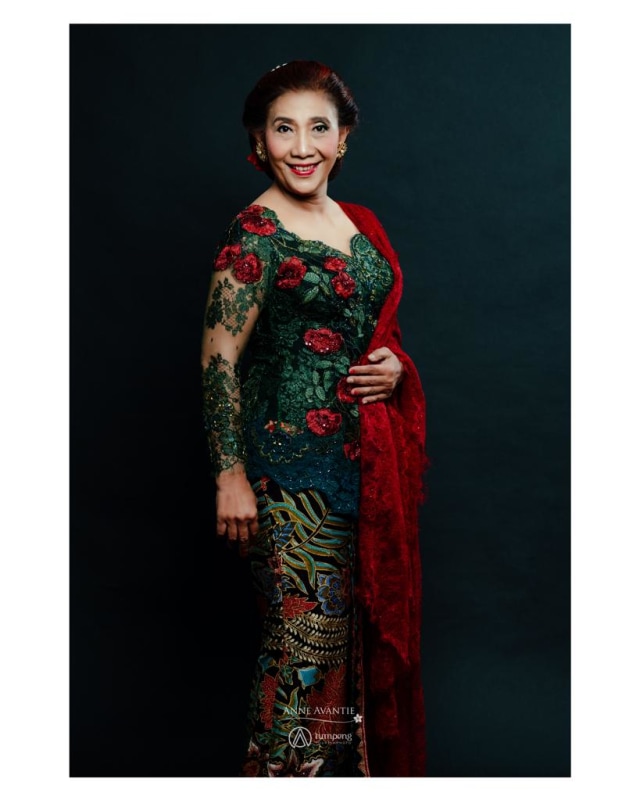 Busana Menteri Kelautan dan Perikanan Susi Pudjiastuti