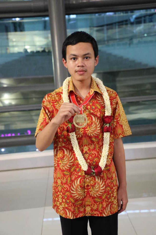 Tim Olimpiade Komputer Indonesia Raih Medali di Azerbaijan
