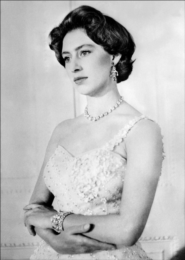 Potret Lawas Royal Family, dari Ratu Elizabeth hingga Meghan Markle (190256)