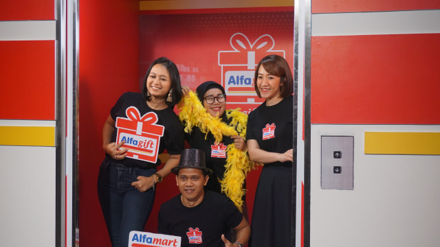 com-Peluncuran Alfagift 4.0, peserta mengikuti aktivitas photobooth Foto: Novianti Rahmi Putri/kumparan