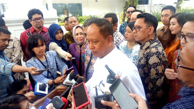 Menristekdikti M Nasir bersama para Diaspora usai bertemu Presiden Jokowi di Istana Kepresidenan, Jakarta Pusat. Foto: Fahrian Saleh/kumparan