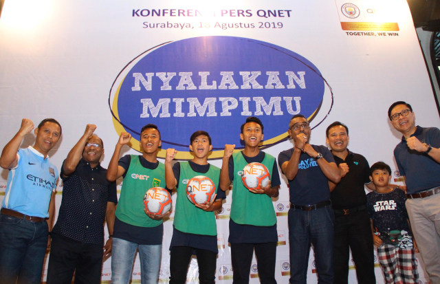 Kedatangan tiga pemain muda Persebaya dari Manchester, Inggris. Foto : Masruroh/Basra