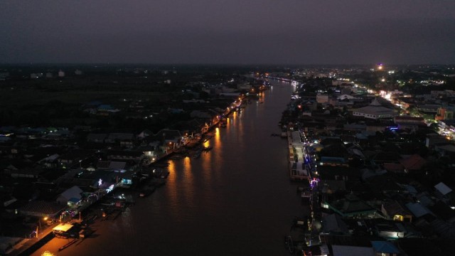 Foto udara Sungai Arut di Pangkalan Bun, Kabupaten Kotawaringin Barat. Foto: Fitra Andrianto/kumparan