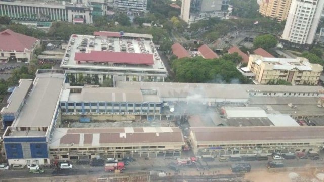 Kepulan asap kebakaran di ruang logistik Polda Metro Jaya. Foto: Dok. Istimewa