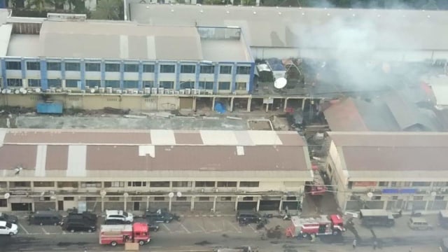 Kepulan asap kebakaran di ruang logistik Polda Metro Jaya. Foto: Dok. Istimewa