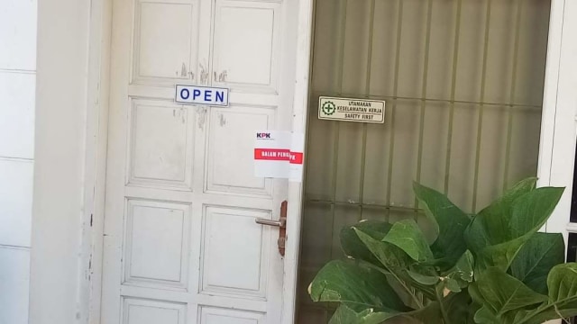 KPK segel kantor Direktur Kusuma Tjandra Contractor di Karanganyar. Foto: Dok. Istimewa