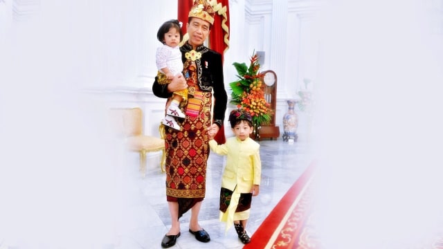 Jokowi bersama Jan Ethes dan Sedah Mirah. Foto: Instagram @jokowi