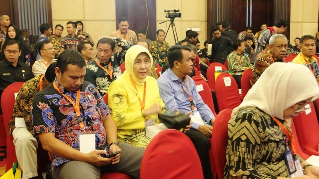 Bupati Barito Kuala, Hj Noormiliyani AS (baju kuning) ketika konsultaasi regional RPJMN 2020 - 2024 di Balikpapan, Kaltim pada Selasa, 20 Agustus 2019. Foto: Humpro Batola