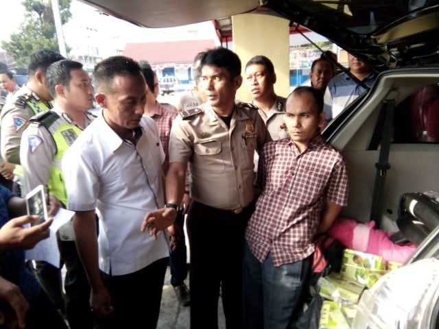 Adnan, kurir nakoba asal Aceh saat diamankan petugas Polantas Polres Empat Lawang (Foto: istimewa)