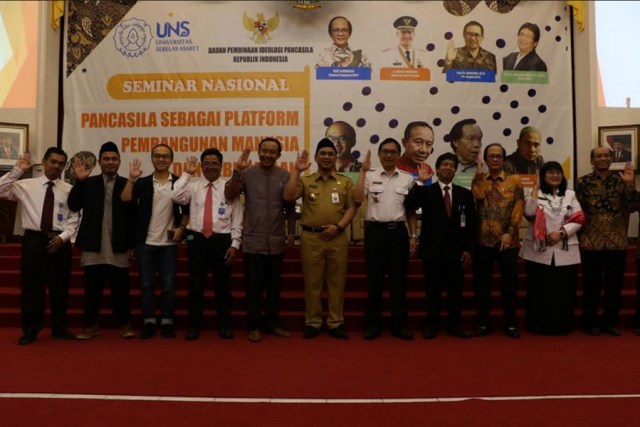 Seminar Nasional di Universitas Sebelas Maret Surakarta (Agung Santoso)