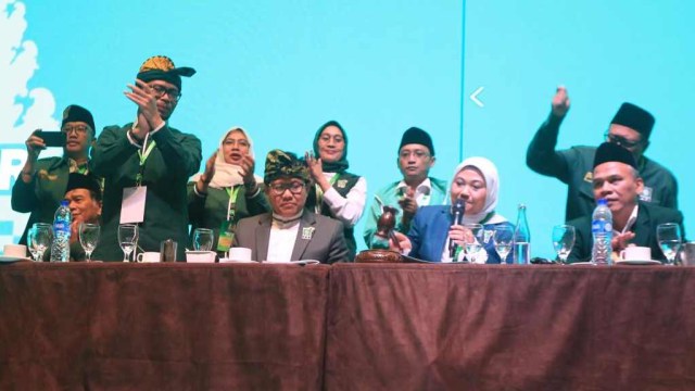 Muhaimin Iskandar atau Cak Imin  (kedua dari kiri) terpilih kembali sebagai ketum PKB 2019-2024 secara aklamasi Foto: Ricad Saka