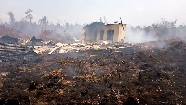 Karhutla di Mempawah Timur menghanguskan bangunan SD Negeri 19 Tekam. Foto: Dok Hi!Pontianak 
