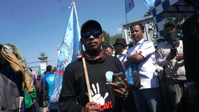 Aksi Buruh di Istana Merdeka, Rabu (21/8). Foto: Iqbal Firdaus/kumparan