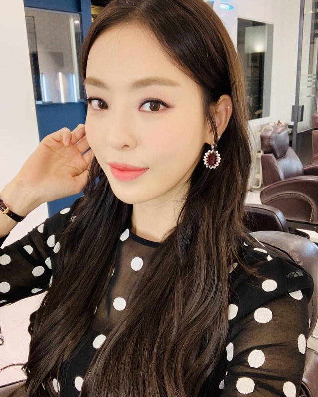 lee da hee.jpg