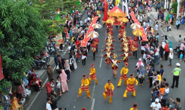 Suasana Lampung Krakatau Festival Tahun 2018 saat Parade Budaya Lampung di Jalan Ahmad Yani | Foto : Obbie Fernando
