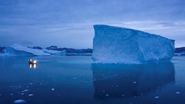 Pertama Kalinya 7 Miliar Ton Air Hujan Guyur Puncak Greenland, Ilmuwan Khawatir (36124)