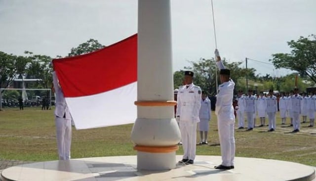 Paskibra Luwu Utara saat mengibarkan bendera merah putih di HUT Kemerdekaan RI ke-74.