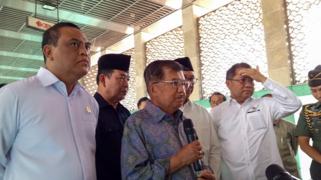 Wakil Presiden Jusuf Kalla (tengah) di Masjid Istiqlal, Jakarta. Foto: Kevin S. Kurnianto/kumparan