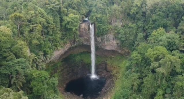 5 Air Terjun Di Kalimantan Barat Yang Wajib Dikunjungi