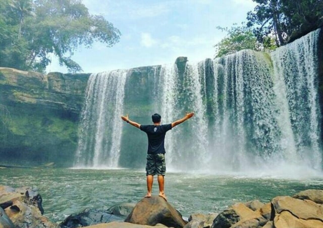 5 Air Terjun Di Kalimantan Barat Yang Wajib Dikunjungi Kumparan Com